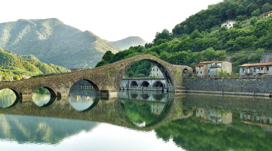 Nasze usługi wynajmu samochodów oferują różnorodny wybór pojazdów w Borgo a Mozzano.